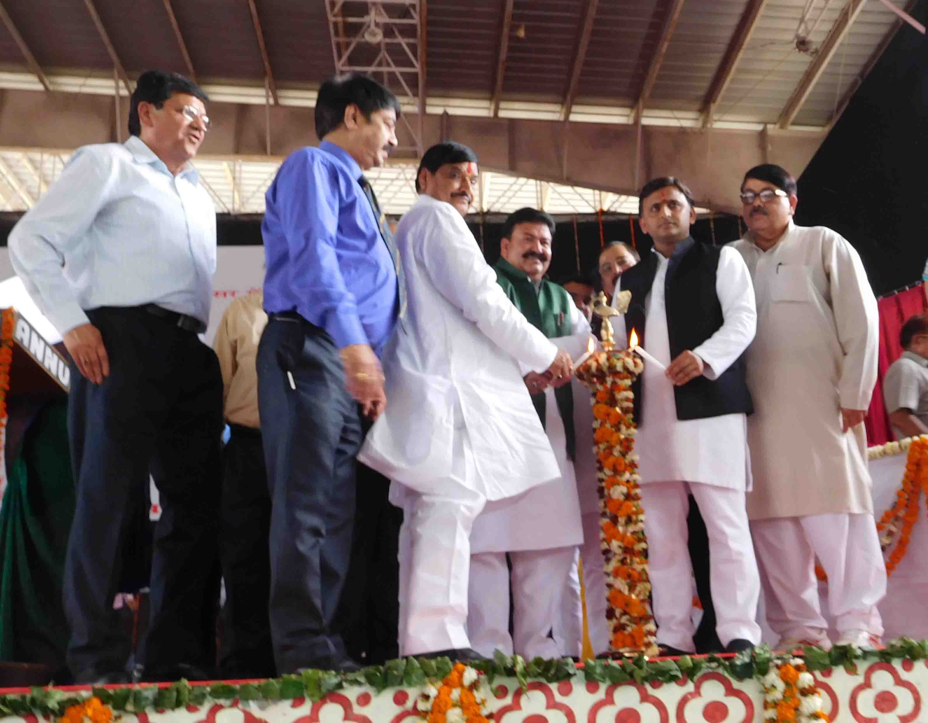 chief minister akhilesh yadav,shivpal yadav in saifai 