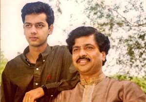 rahul with his father Pramod Mahajan
