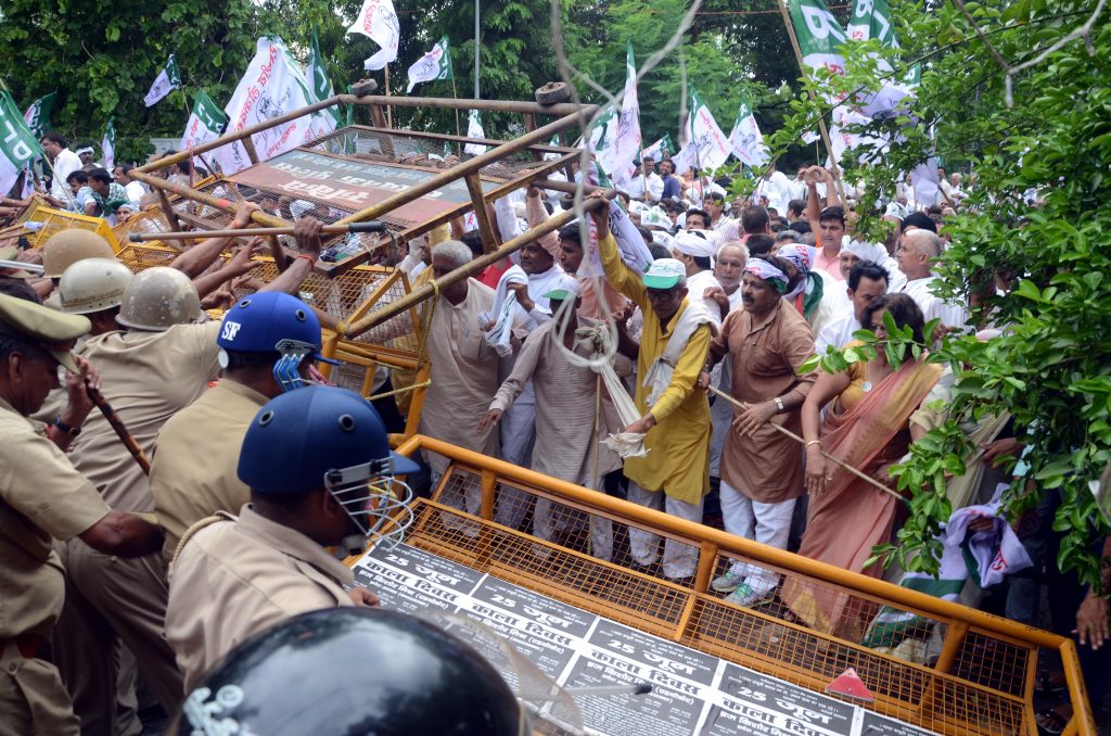 lathicharge on rld workers in lucknow