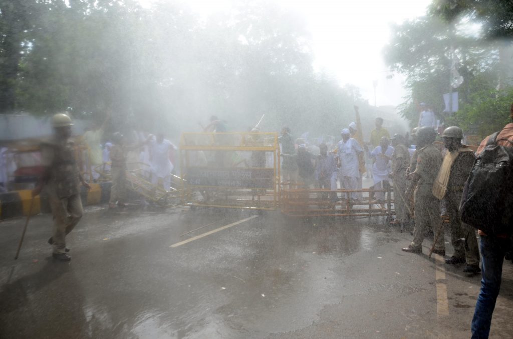 lathicharge on rld workers in lucknow