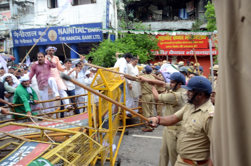 lathicharge on rld workers in lucknow