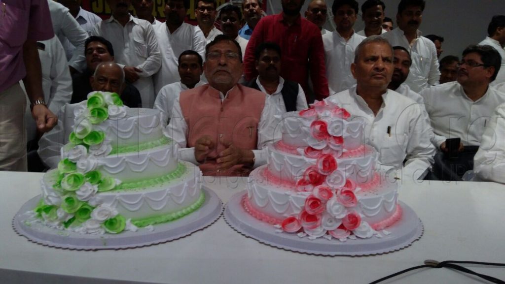 akhilesh yadav 45th birthday celebration images