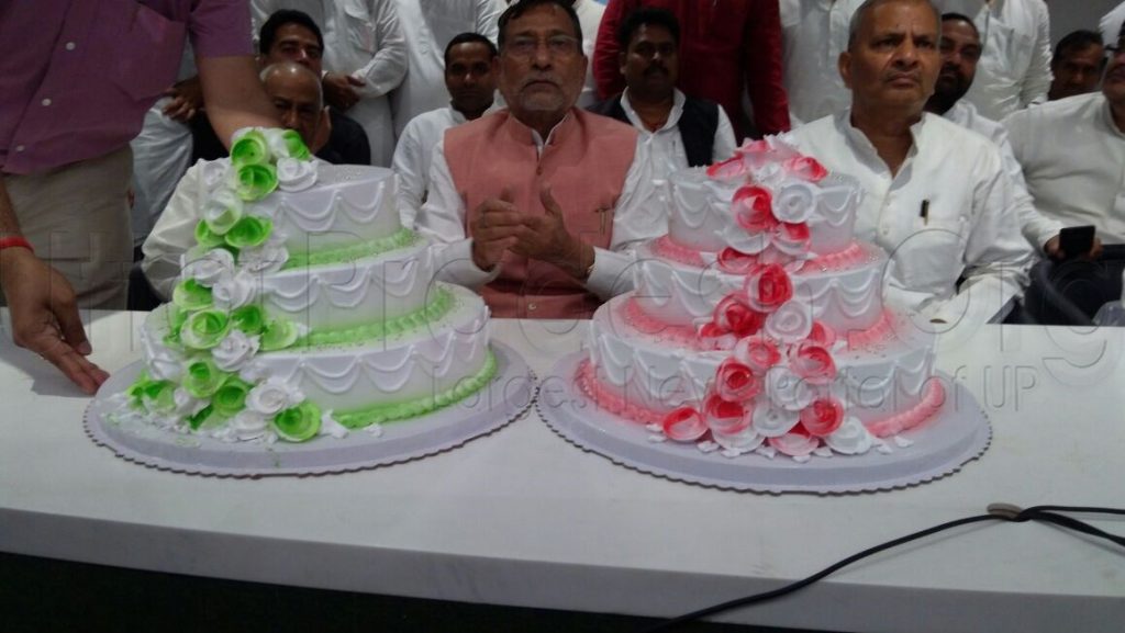 akhilesh yadav 45th birthday celebration images