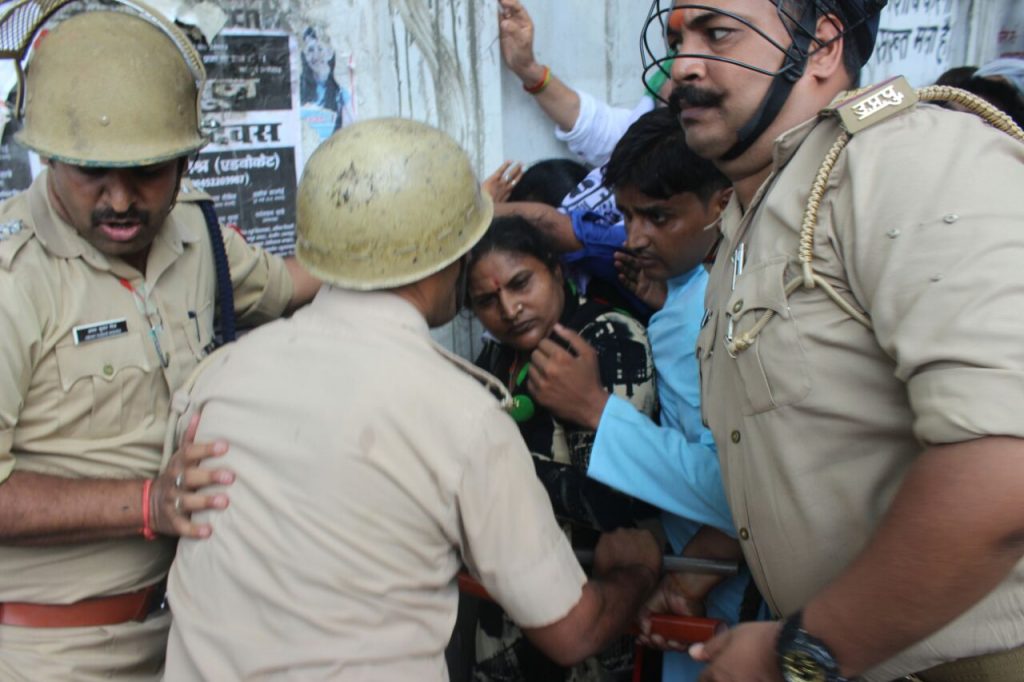 lathicharge on rld workers in lucknow