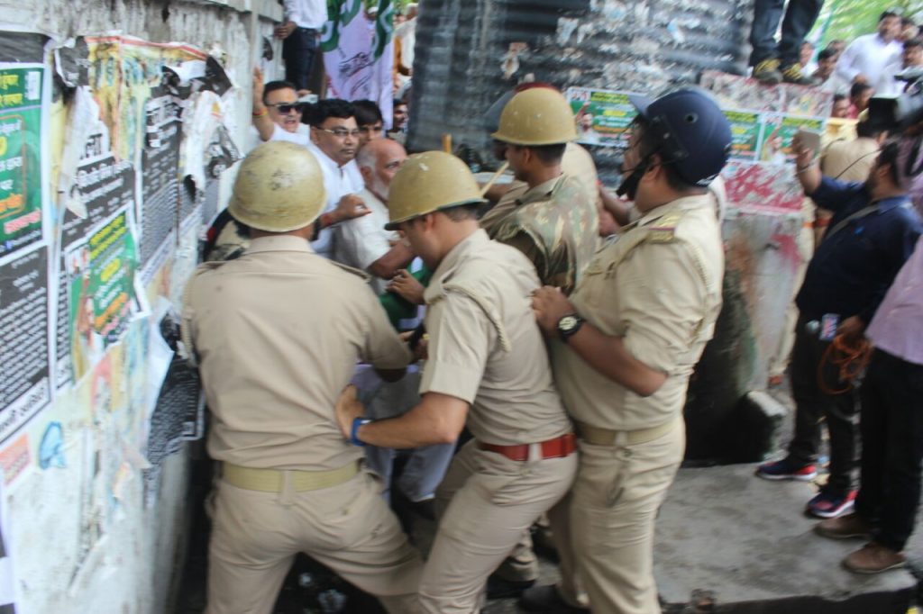 lathicharge on rld workers in lucknow