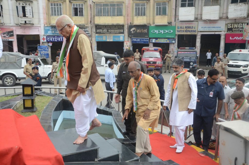 Governor wraps on Bal Gangadhar Tilak statue in lucknow