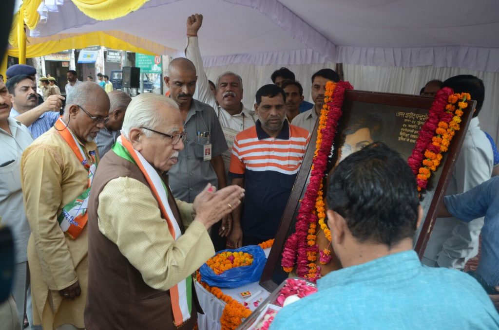 Governor wraps on Bal Gangadhar Tilak statue in lucknow