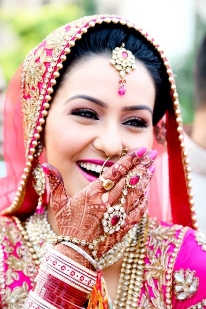 Get perfect Pearl white smile of the blushing bride!