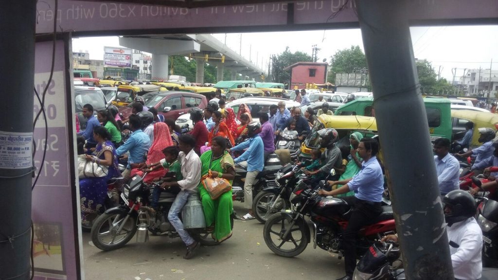 heavy traffic jam in lucknow