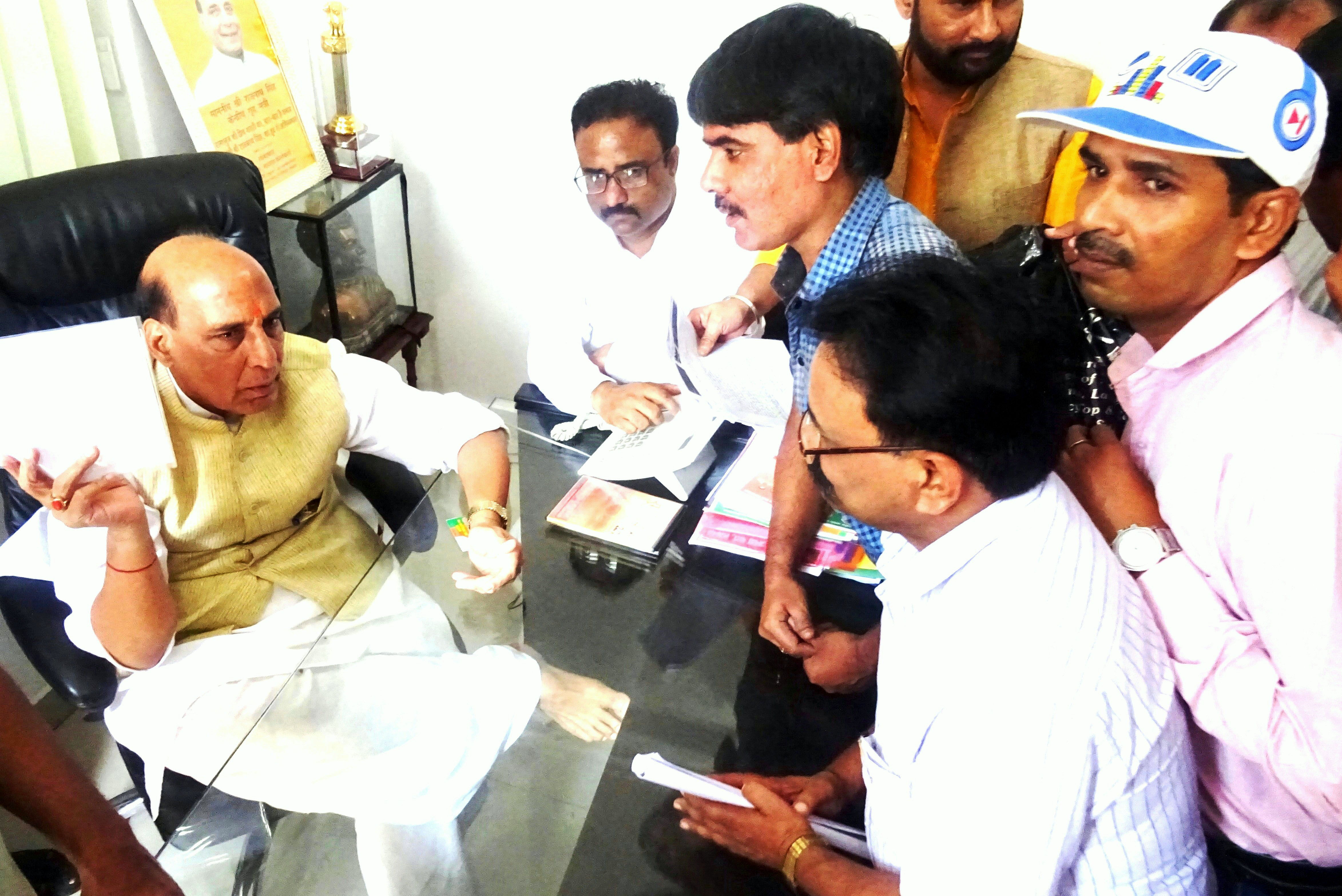 arakshan samarthak with Rajnath Singh