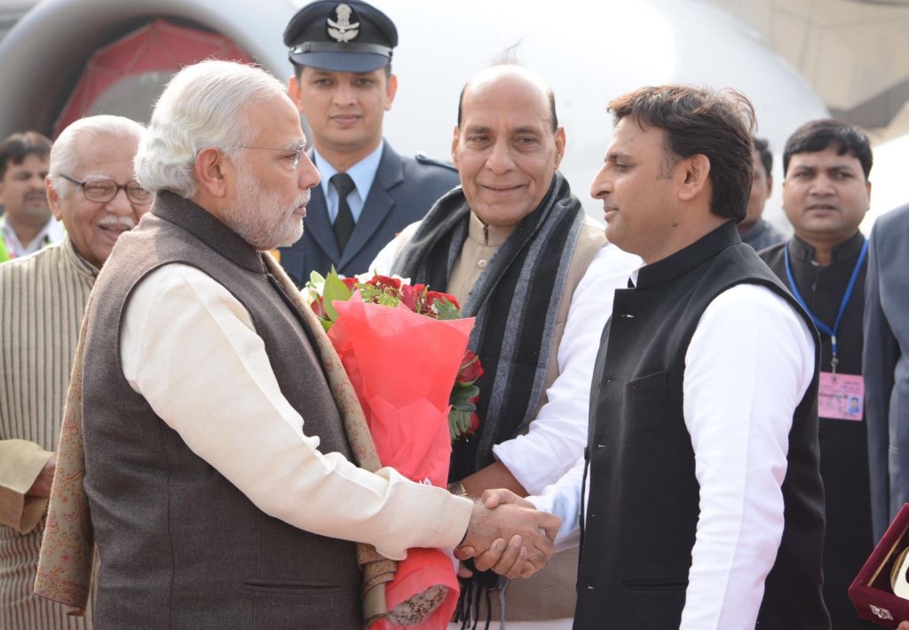 Narendra modi followed Akhilesh Yadav on twitter