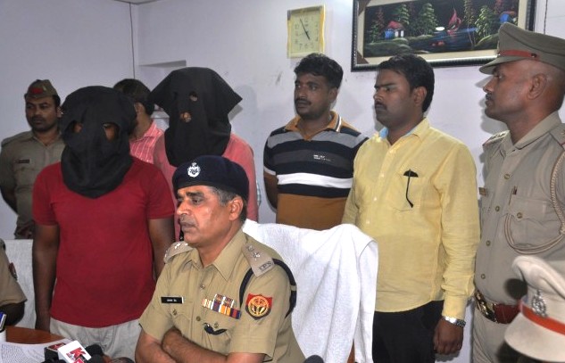 Police arrested two robbers in Gorakhpur