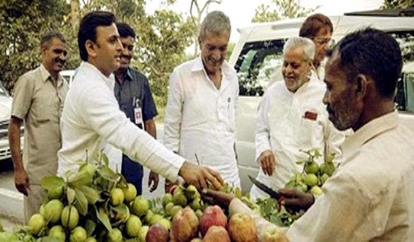 fruit distribution in madhyan bhojan yojana