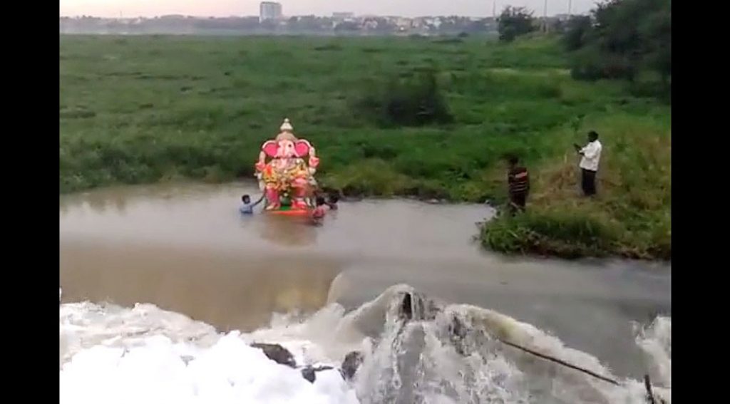 Ganesh chaturthi incident, Varthur Lake