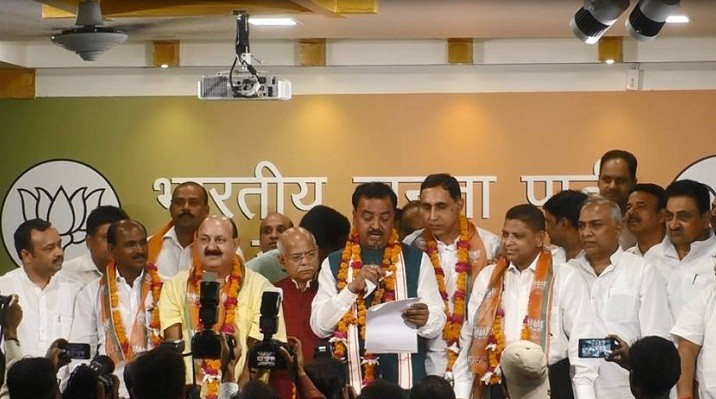 4 bsp mla join bjp - keshav maurya