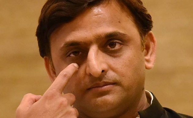 akhilesh yadav crying