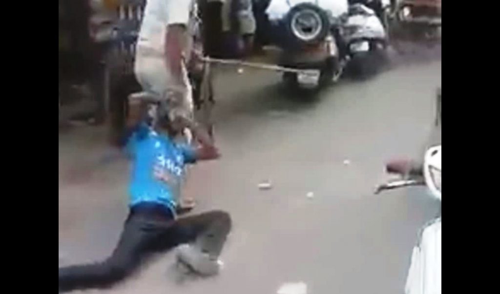 police man beating rickshaw driver