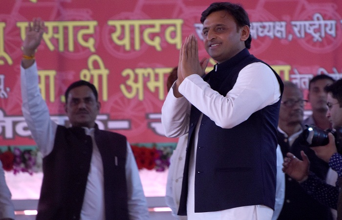 Akhilesh yadav addressing supporters