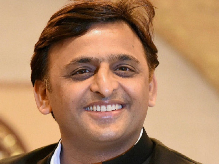 cm-akhilesh-in-news-paper-program