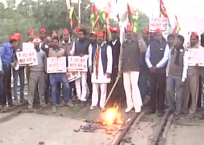 sp workers demonetization protest