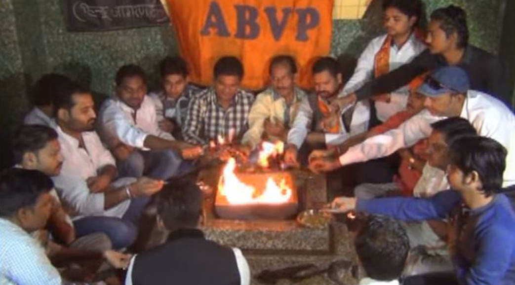 abvp did hawan in aligarh