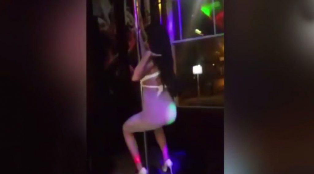 GIRL TRIES TO POLE DANCE