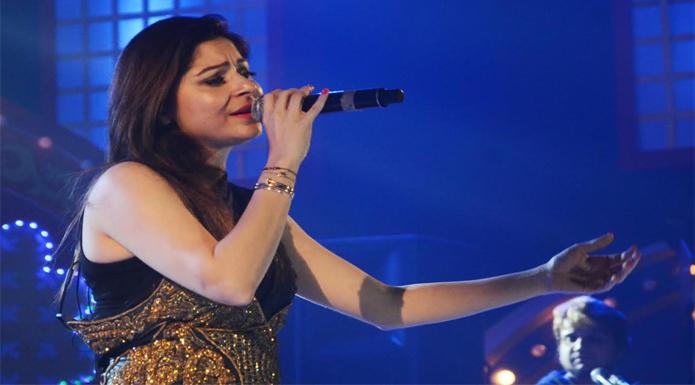 Kanika kapoor performance in Lucknow Mahotsav