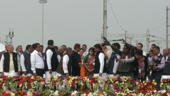 lucknow-metro-guests