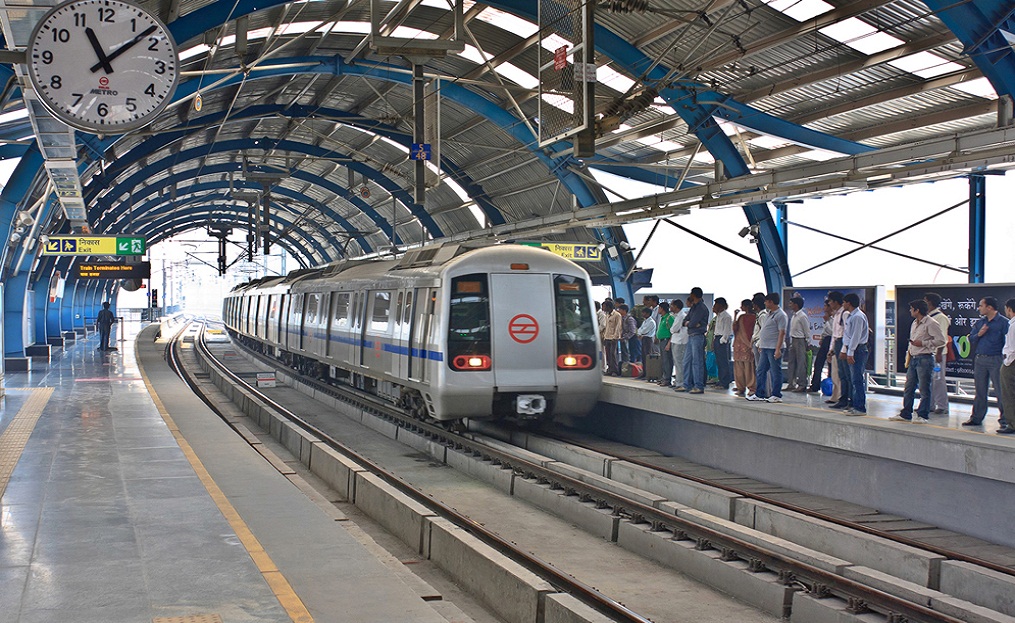 cashless delhi metro station