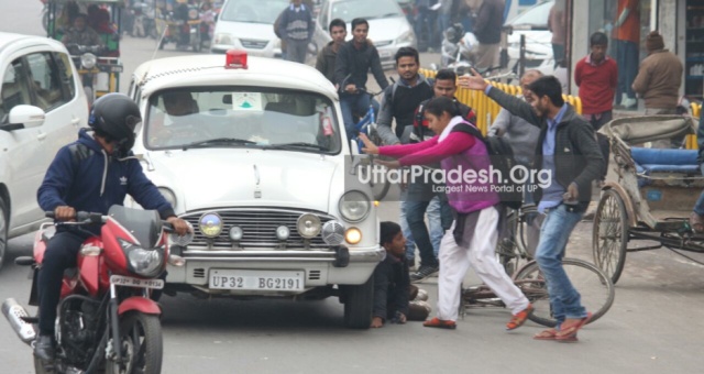 hazrat ganj accident