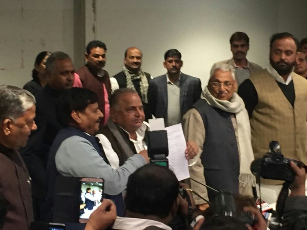 mulayam singh announces tikcet