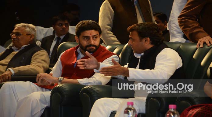 cm akhilesh yadav in Lokbhawan