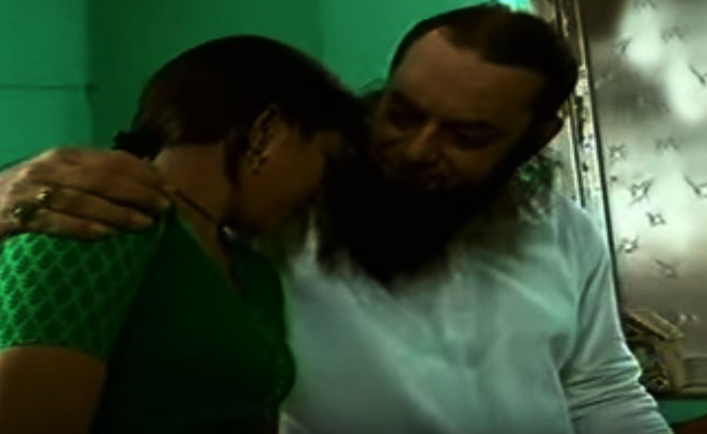 maulana assaulting girl