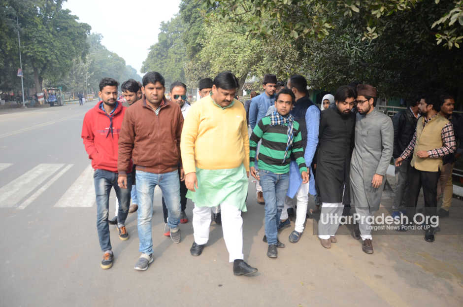 AMU students meets mulayam