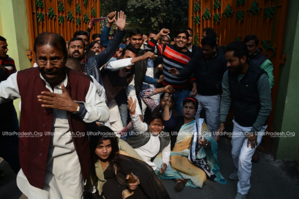 mulayam singh addressed party workers