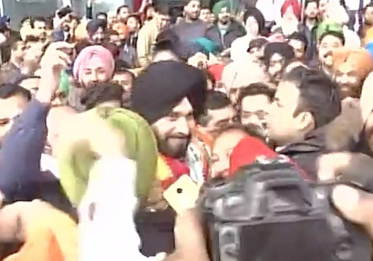 Navjot singh reaches amritsar