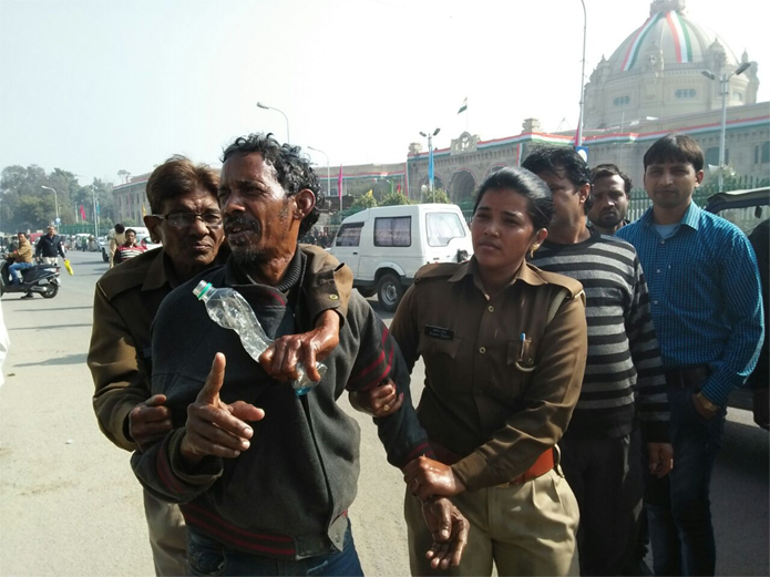 self immolation in front of vidhan sabha