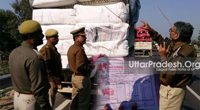 Mini truck with 4 thousand saree