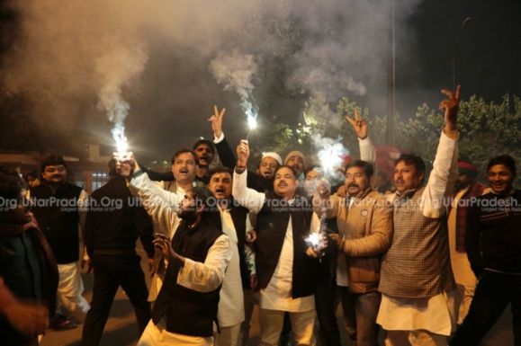 akhilesh supporters celebrating diwali