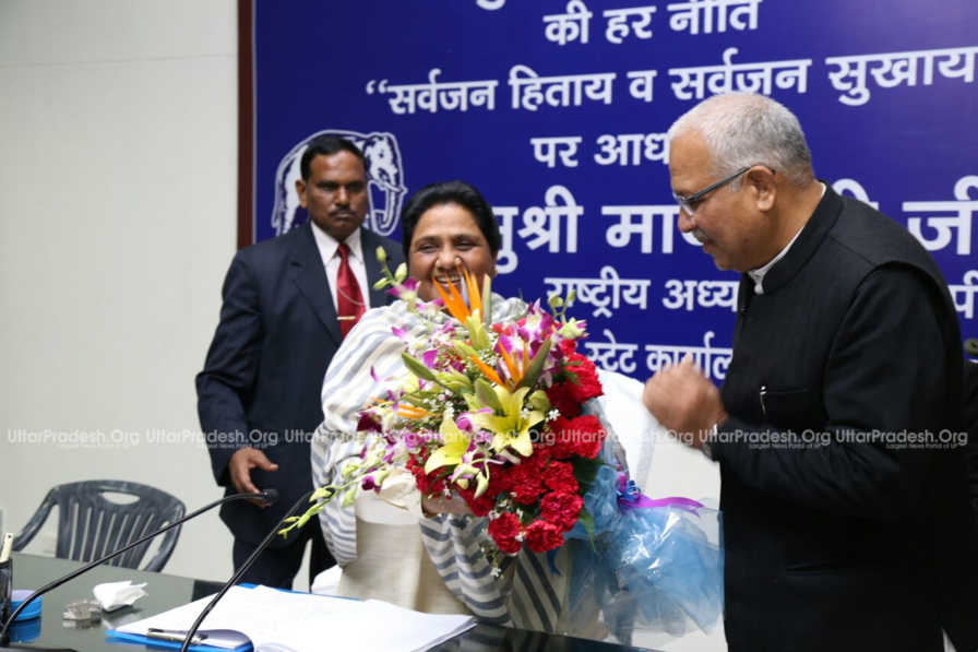 bsp supremo targeted samajwadi party