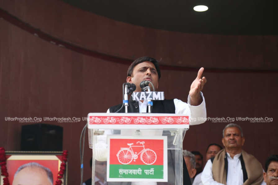 akhilesh yadav targeted BSP