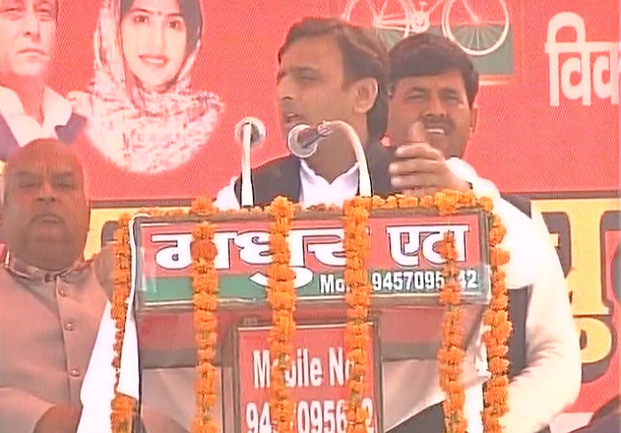 akhilesh attacks BSP