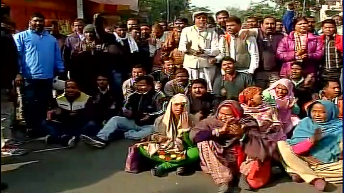 delhi sanitation workers protest