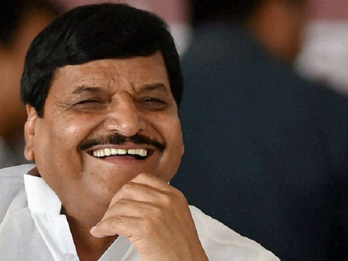 shivpal reaches mulayam residence