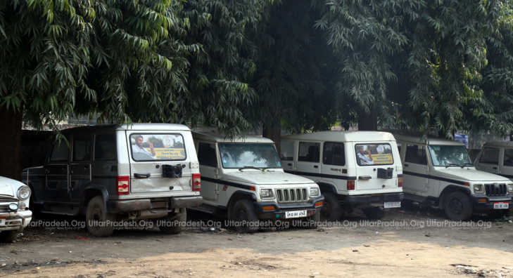 cars be junk inside congress office lucknow