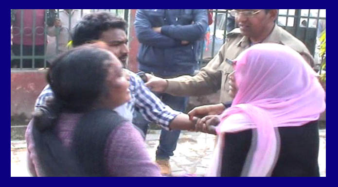 wife beats to husband and her lover in meerut