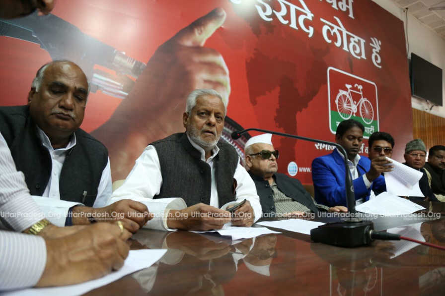 aziz qureshi joins samajwadi party