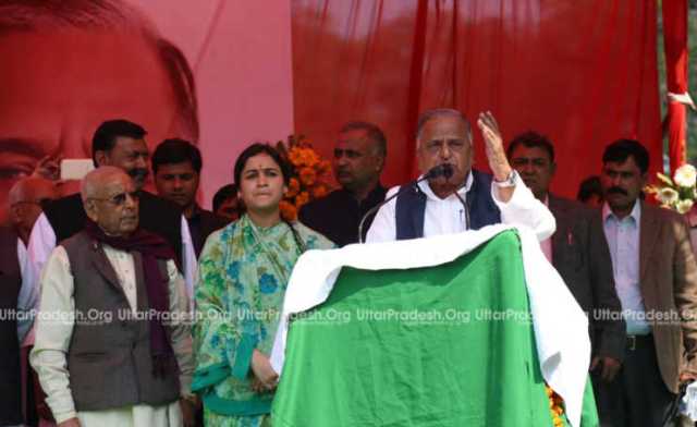 mulayam singh yadav public meeting