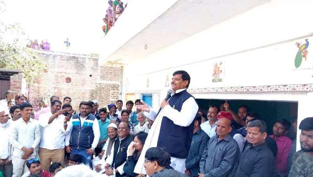 shivpal yadav cast vote