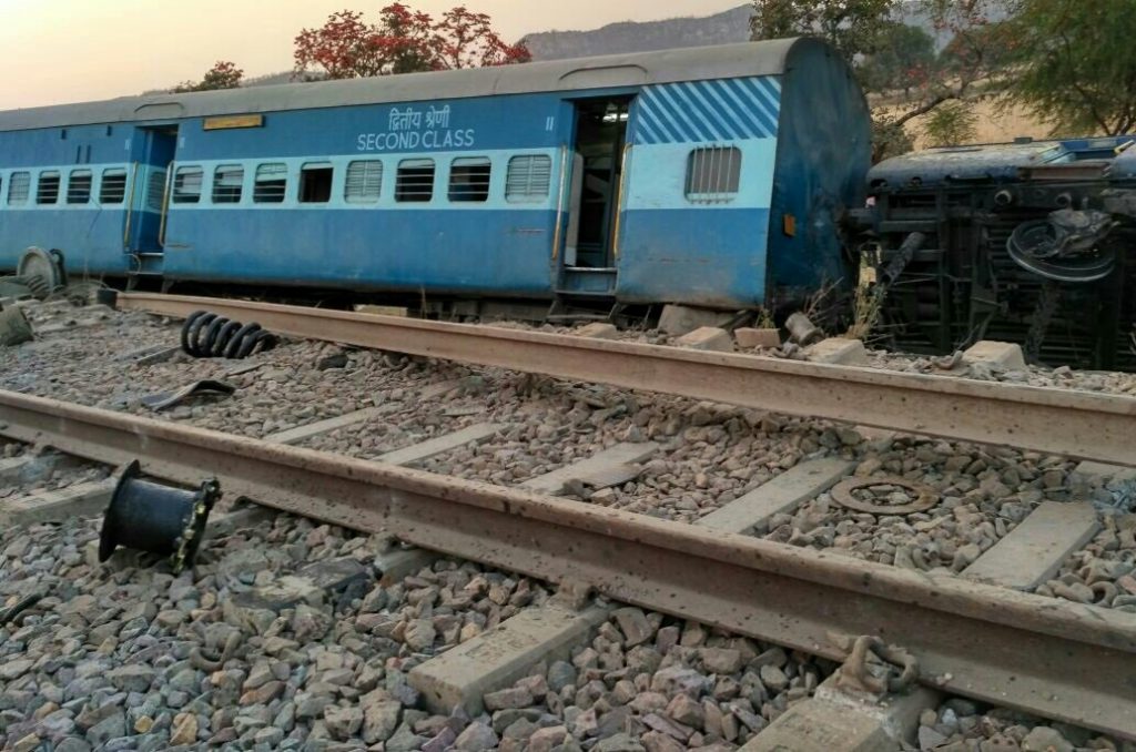 mahakaushal express derailment